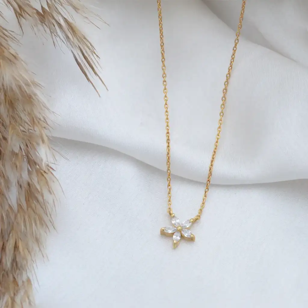 Elavie Lily Necklace: The Best sterling Silver design 2026