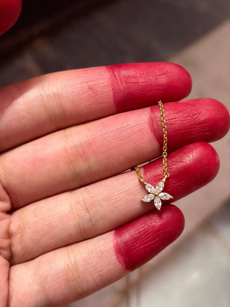 Elavie Lily Necklace